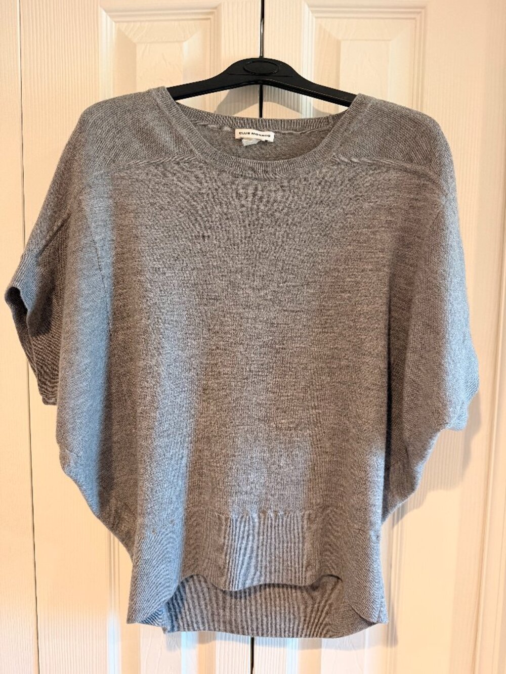 Club Monaco 100% Wool Gray Short Sleeve Dolman Knit Sweater Size Medium  - EUC